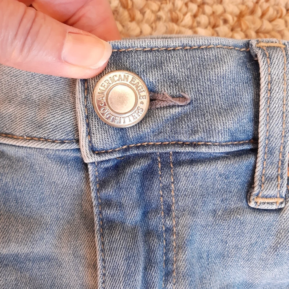 American Eagle Distressed Shortie Shorts size 4 - Picture 13 of 16